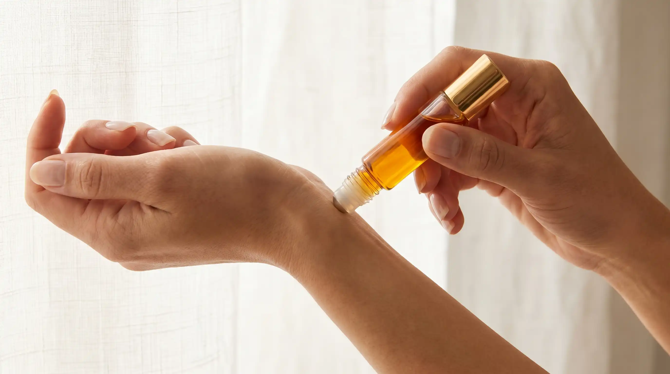 perfume essence oil roller vs alcohol spray perfume comparison